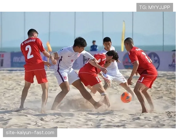 沙滩足球规则：五人制、无限换人与无越位的判罚逻辑