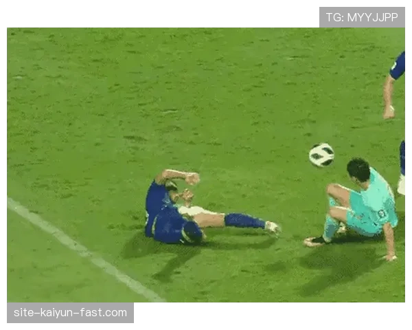 足球规则中假摔判罚的判定标准与裁判干预机制解析